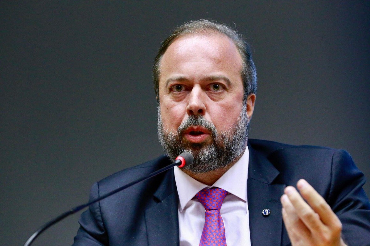 Alexandre Silveira voltou a criticar o governador Romeu Zema