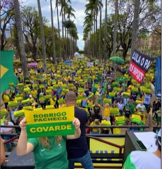 Manifestantes protestam contra o STF e o presidente do Congresso, Rodrigo Pacheco