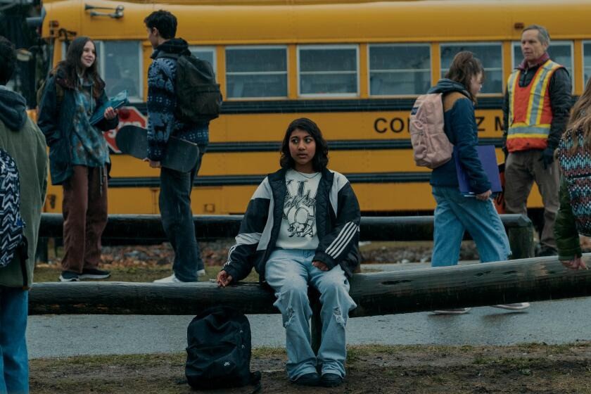 Vritika Gupta em cena de 'Debaixo da Ponte: a Verdadeira História do Assassinato de Reena Virk'