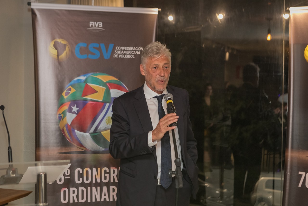 Marco Tullio Teixeira, presidente da Confederação Sul-Americana de Vôlei, fala em evento em Belo Horizonte