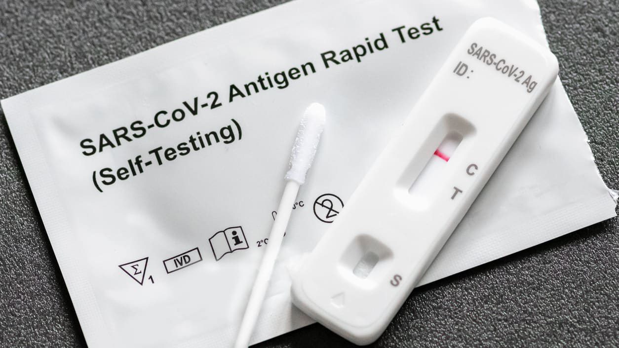 Sars co-a rapid test self-testing kit.