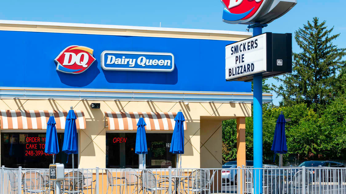 A dq restaurant with a blue and white sign.