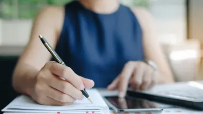 What is involved in developing an HR budget?