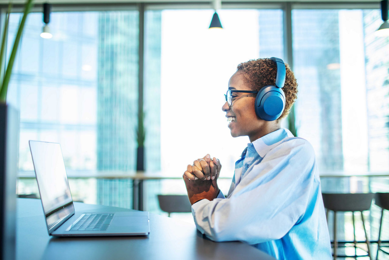 An enthusiastic job candidate being interviewed virtually.
