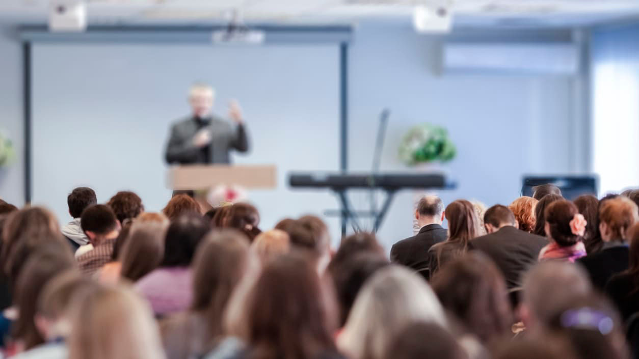 A man is giving a presentation to an audience.