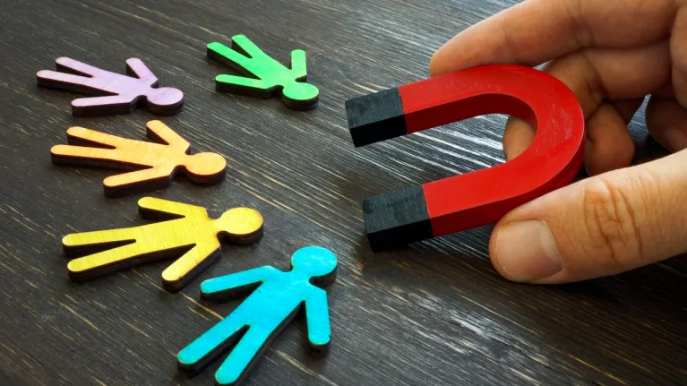 How do I calculate retention? Is retention related to turnover?