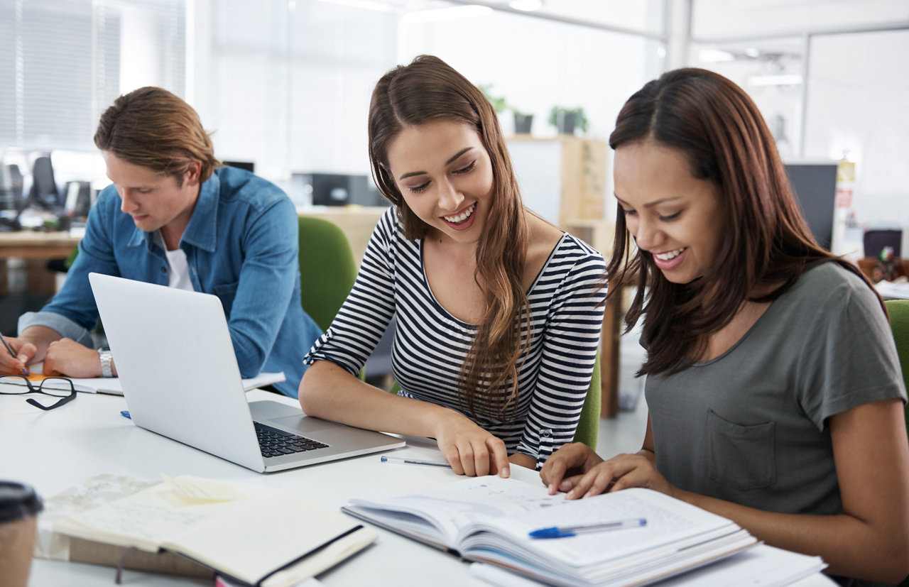 Shot of college students studying together in a classroomhttp://195.154.178.81/DATA/i_collage/pu/shoots/805320.jpg