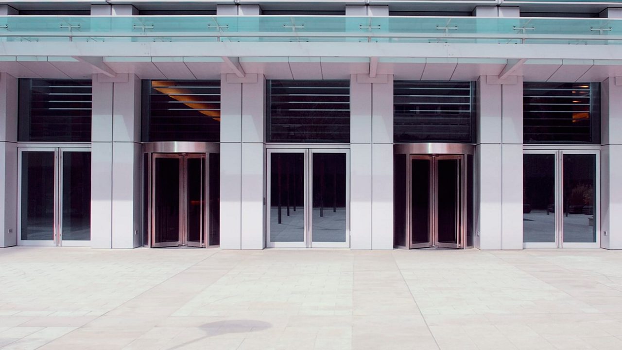 A large building with glass doors.