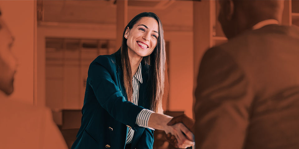 seminars-duotones-talent-acquisition-retention-general-topic-1_white-woman-shaking-hands-with-black-man