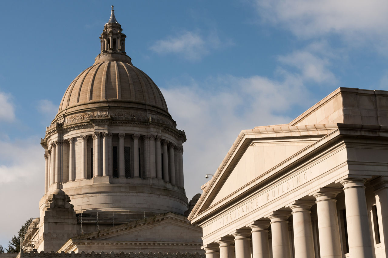 Washington State Capitol dome and neoclassical columns under a blue sky in Olympia, symbolizing state government and legislation