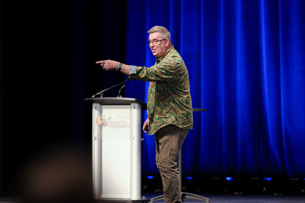 Photo of Steve Browne addressing the audience at SHRM26 in Orlando