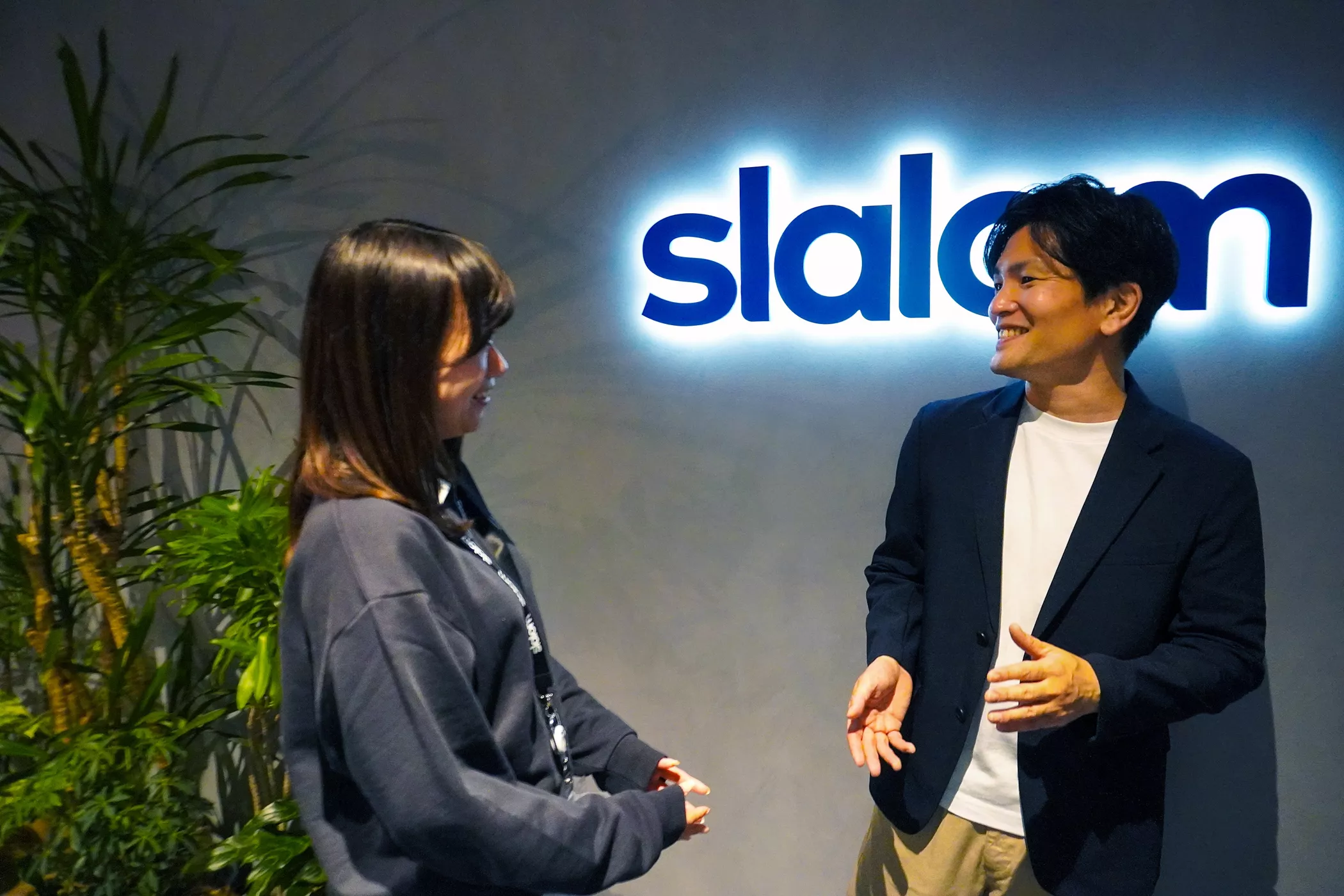 Tetsuya Nitta having a conversation with a coworker