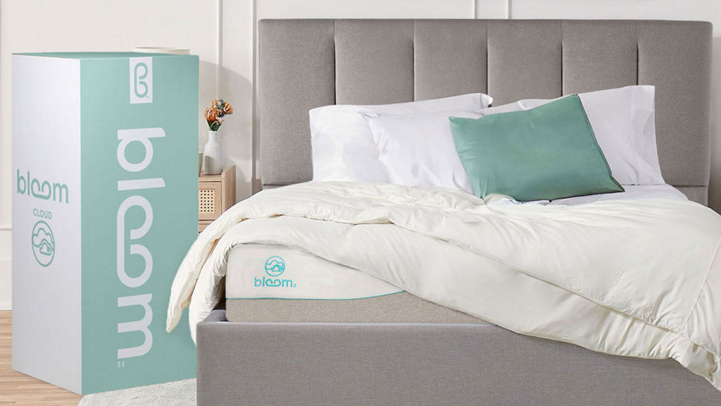 Dame sur matelas fleuri