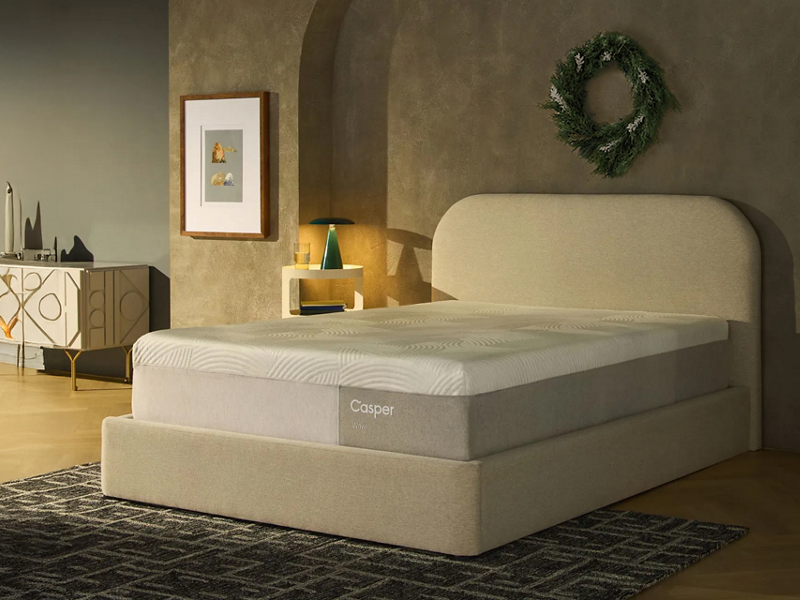 Couple reading on a Casper Snow Bed