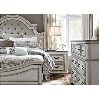 Magnolia Manor King Upholstered Bed