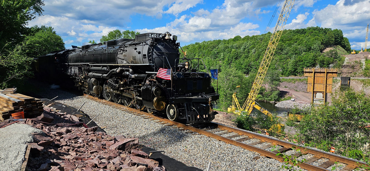 The world's largest operating steam locomotive, Union Pacific Big Boy No. 4014, passes through the I-90 Over the Lehigh River project.