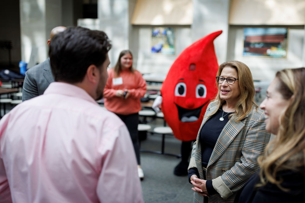 First Lady Lori Shapiro speaks with a representative from the Central Pennsylvania Blood Bank