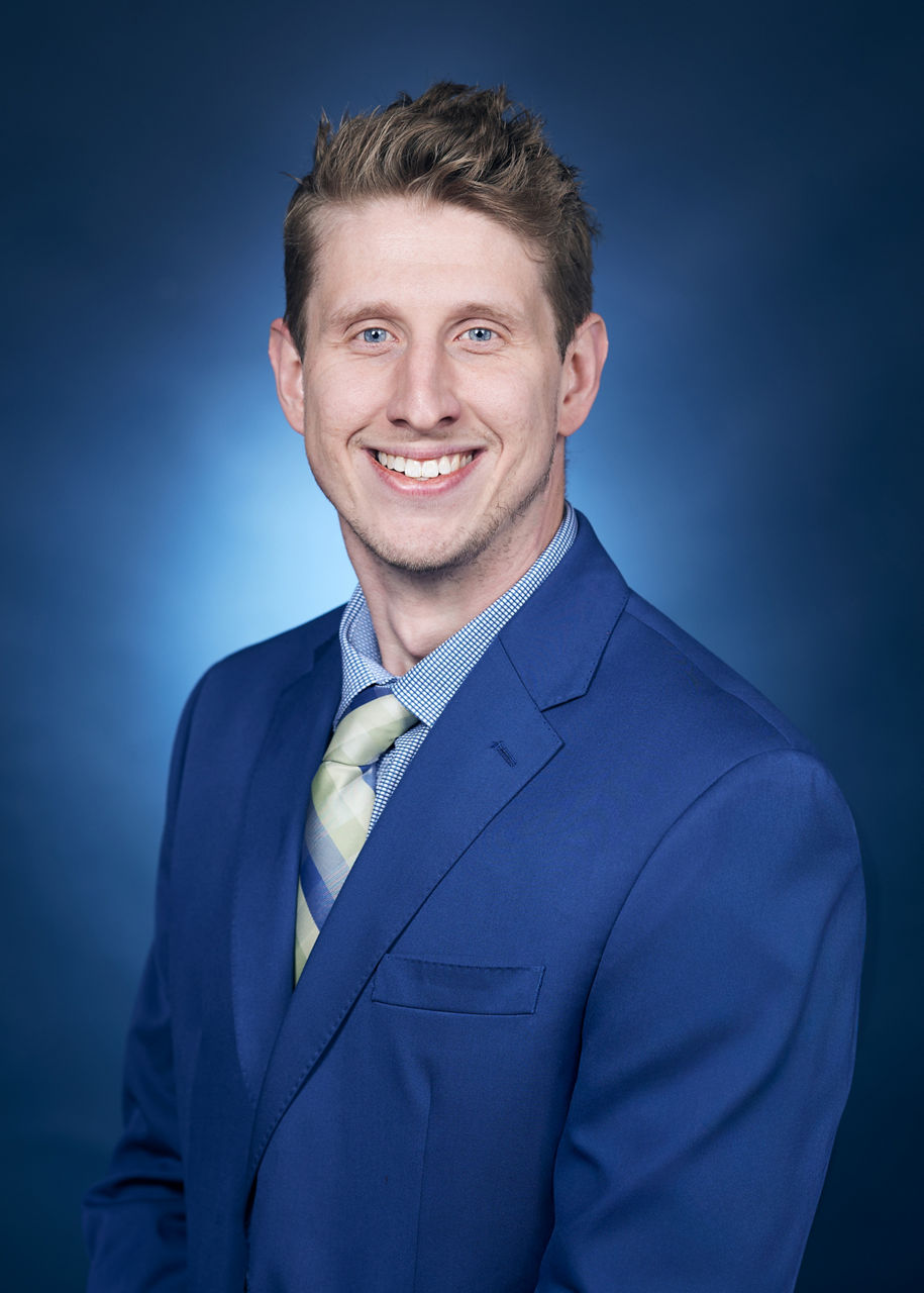 Taylor Nezat headshot