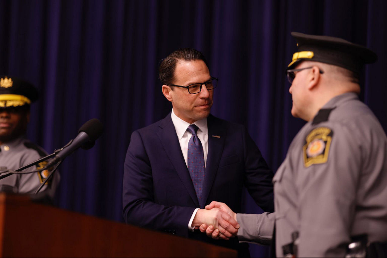 Governor Shapiro shaking hands with a Pennsylvania State Police Trooper