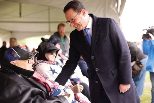 Governor Shapiro greeting a veteran. 