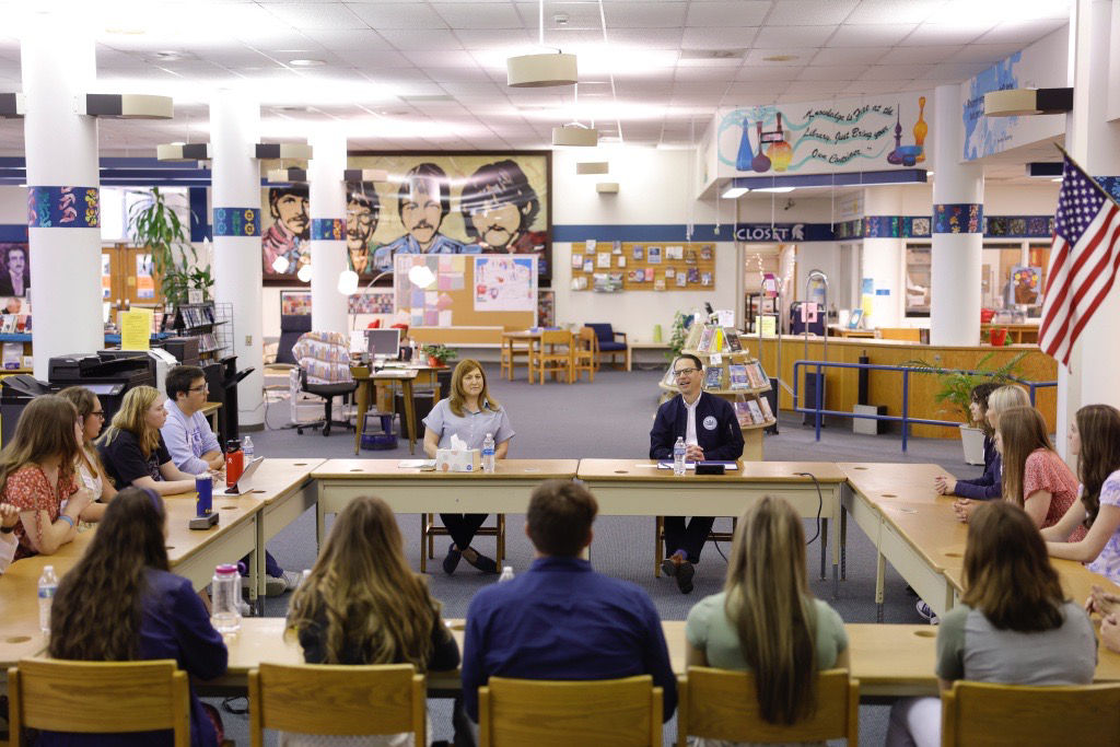 Governor Shapiro talks to students around a table