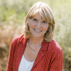 Deborah Pontzer poses for a headshot photo.