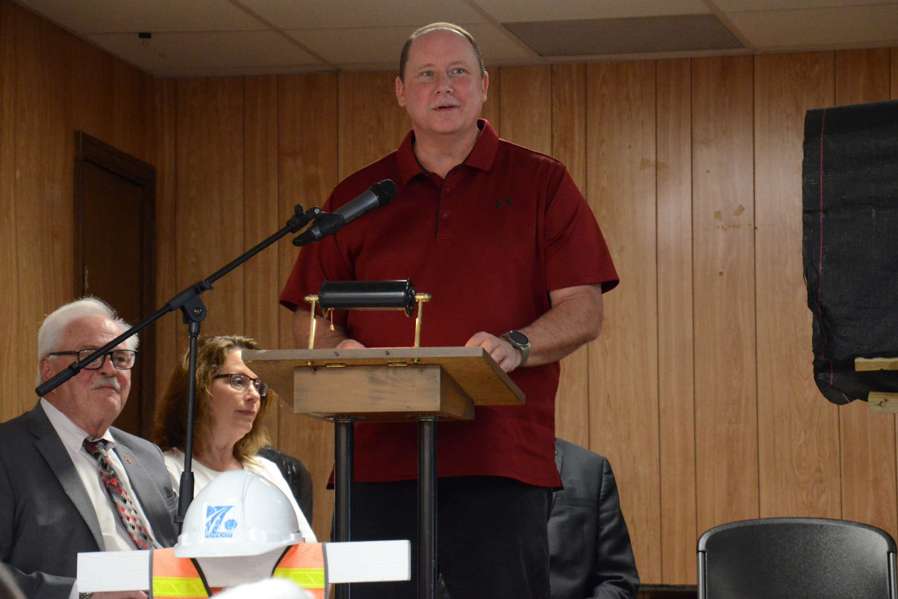 Dax Nulph speaks at the memorial ceremony. 