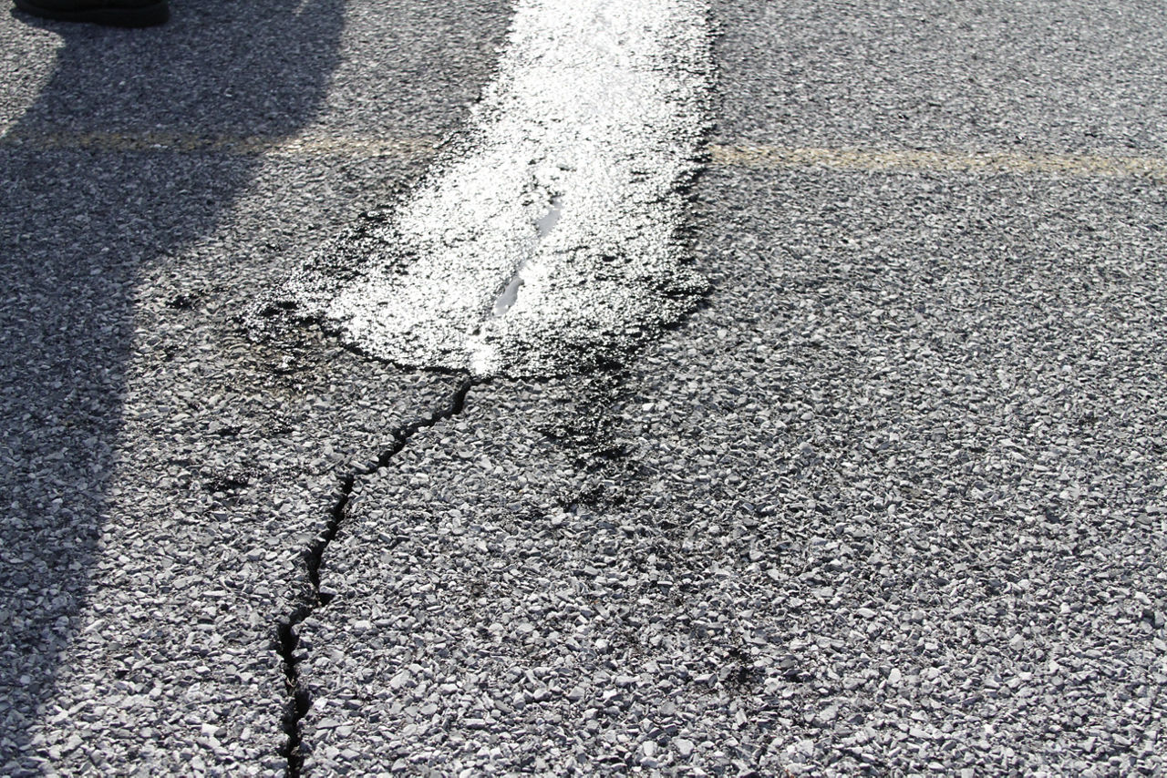 image of pavement crack and dresh seal