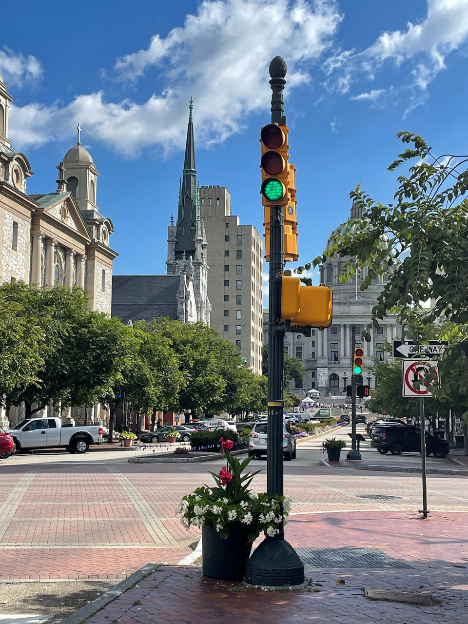 A traffic light at the intersection of State and Second Streets in Harrisburg.