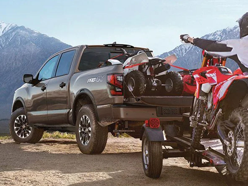 Nissan TITAN