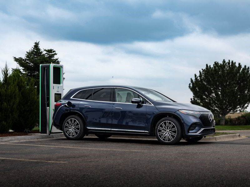 2025 EQS SUV