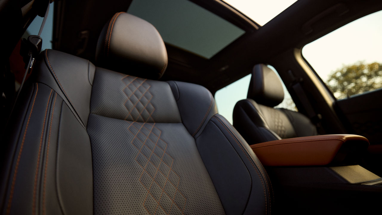 2025 Mitsubishi PHEV Outlander Interior