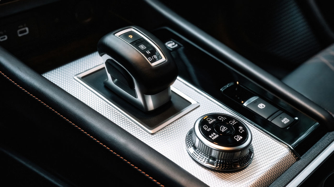 2025 Mitsubishi Outlander PHEV Center Console