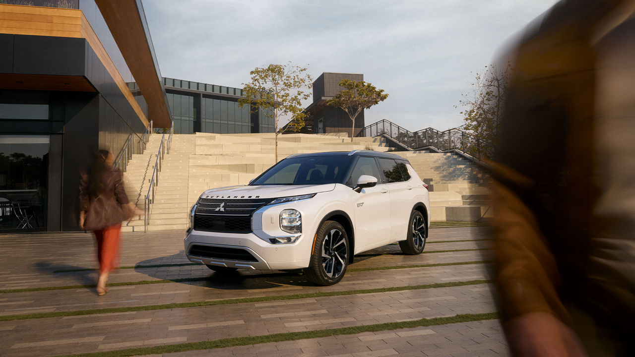 2025 Mitsubishi Outlander PHEV Side View