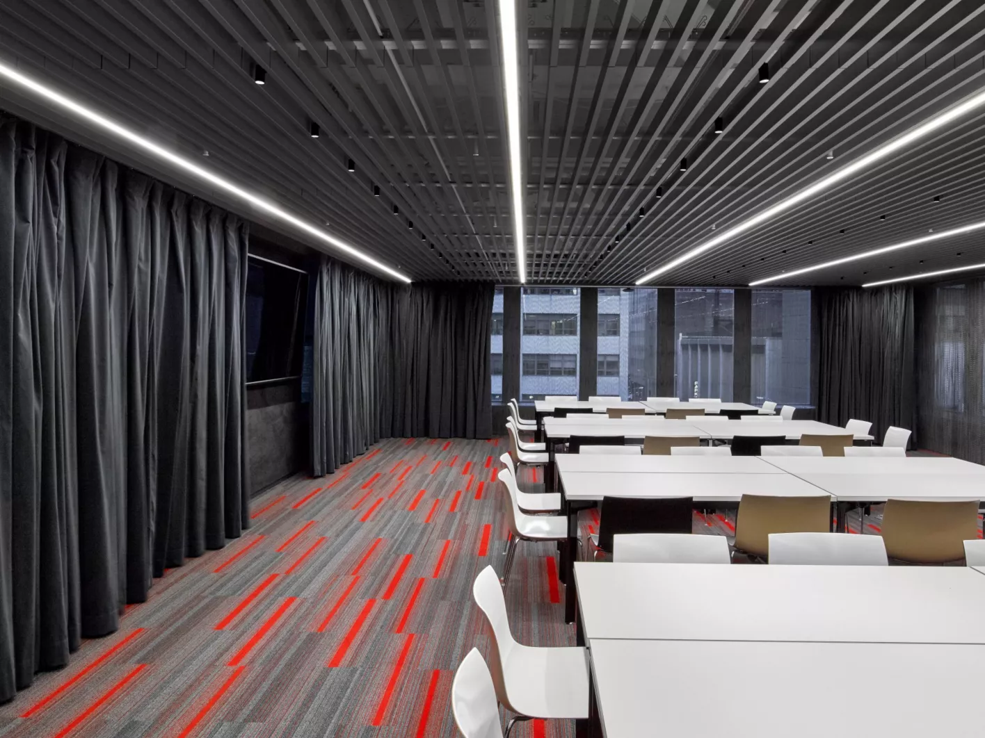 USG Ceilings Plus® Design Solutions-Barz®