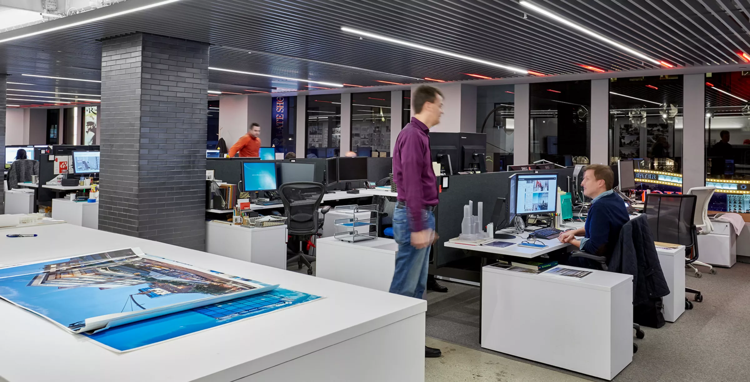 USG Ceilings Plus® Design Solutions-Barz® | B103004 - 71% Open, Finish: Custom Finish | Architect: Gensler, Photo: Courtesy of Gensler