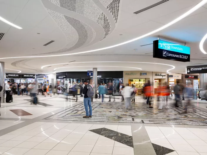 USG Ceilings Plus® Illusions®, Radians® & Parti™ | Finish: Blanco Mat® | Architect: Fitzgerald Collaborative/HKS, Photo: ©Katie Bricker Photography