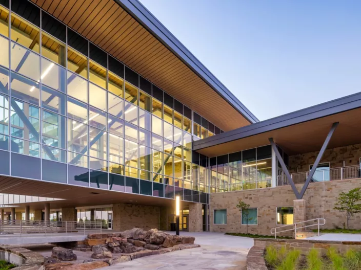 USG Paraline® Plus Linear Metal System, Architect: VLK Architects, Photo: © Chad M. Davis, AIA