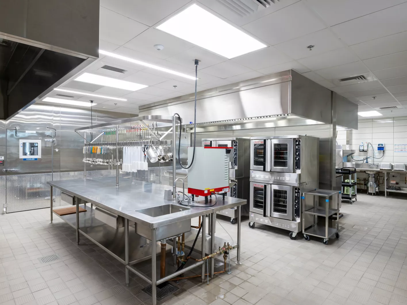 USG Sheetrock® Brand Lay-In Gypsum Ceiling Panels, USG Donn® Brand DX®/DXL™ Acoustical Suspension System, Architect: VLK Architects, Photo: © Chad M. Davis, AIA