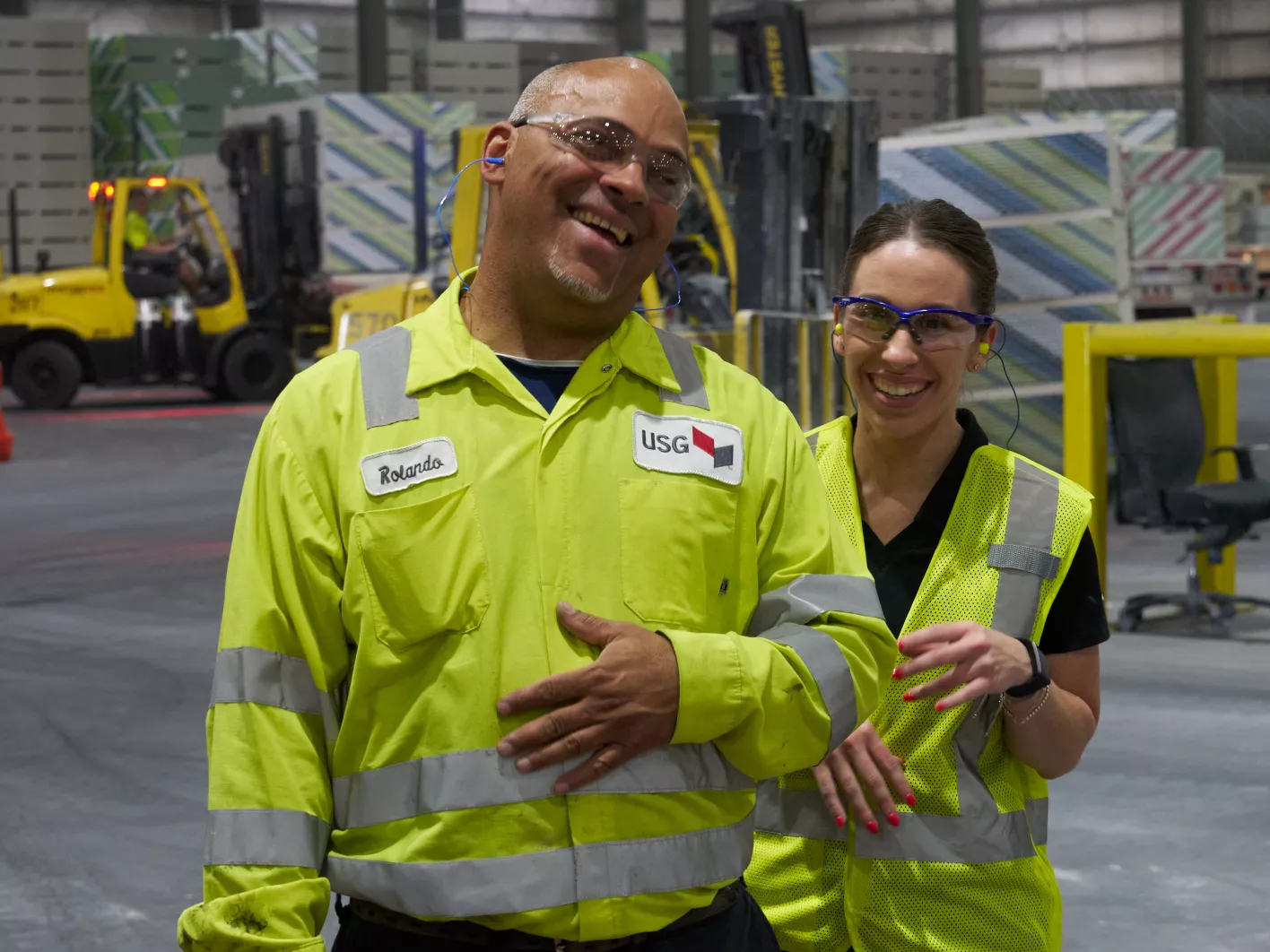 usg-manufacturing-plant-workers-7.jpg