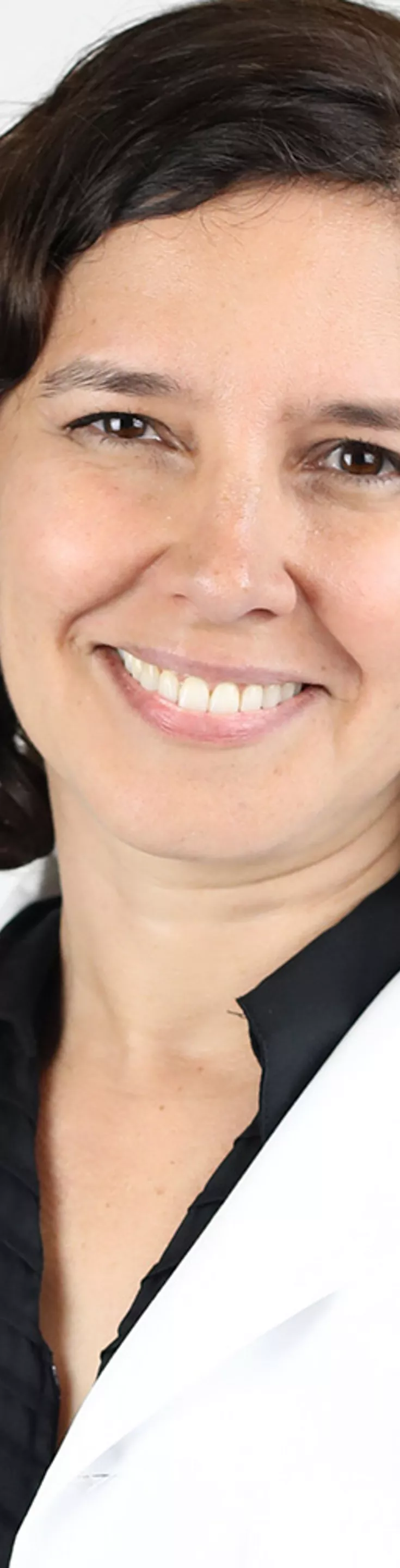 Headshot of Jennifer Aranda.  She is wearing a white coat.