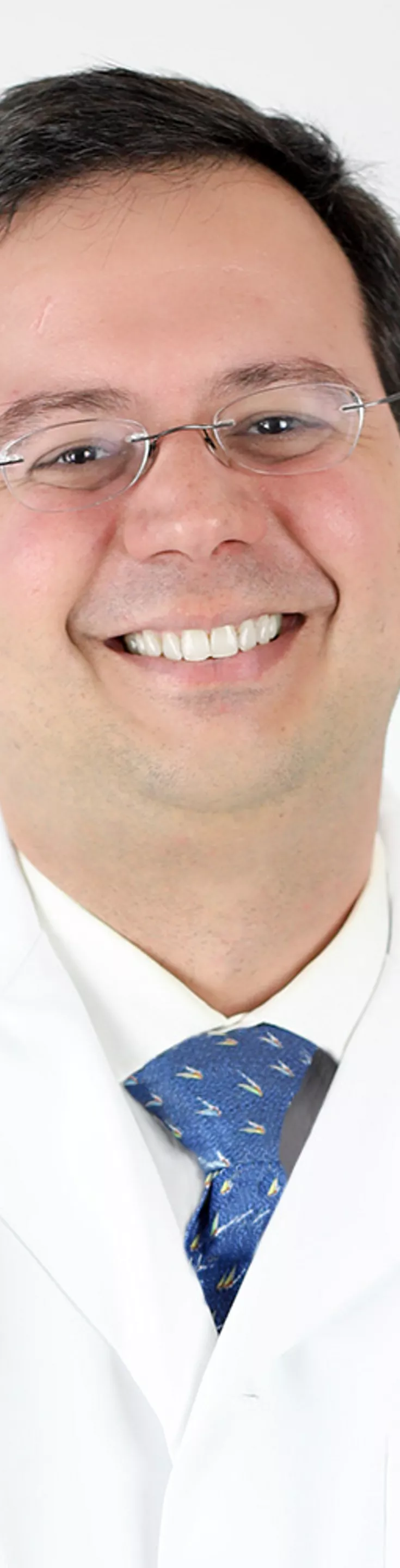 Headshot of Jorge Almeida.  He is wearing a white coat.