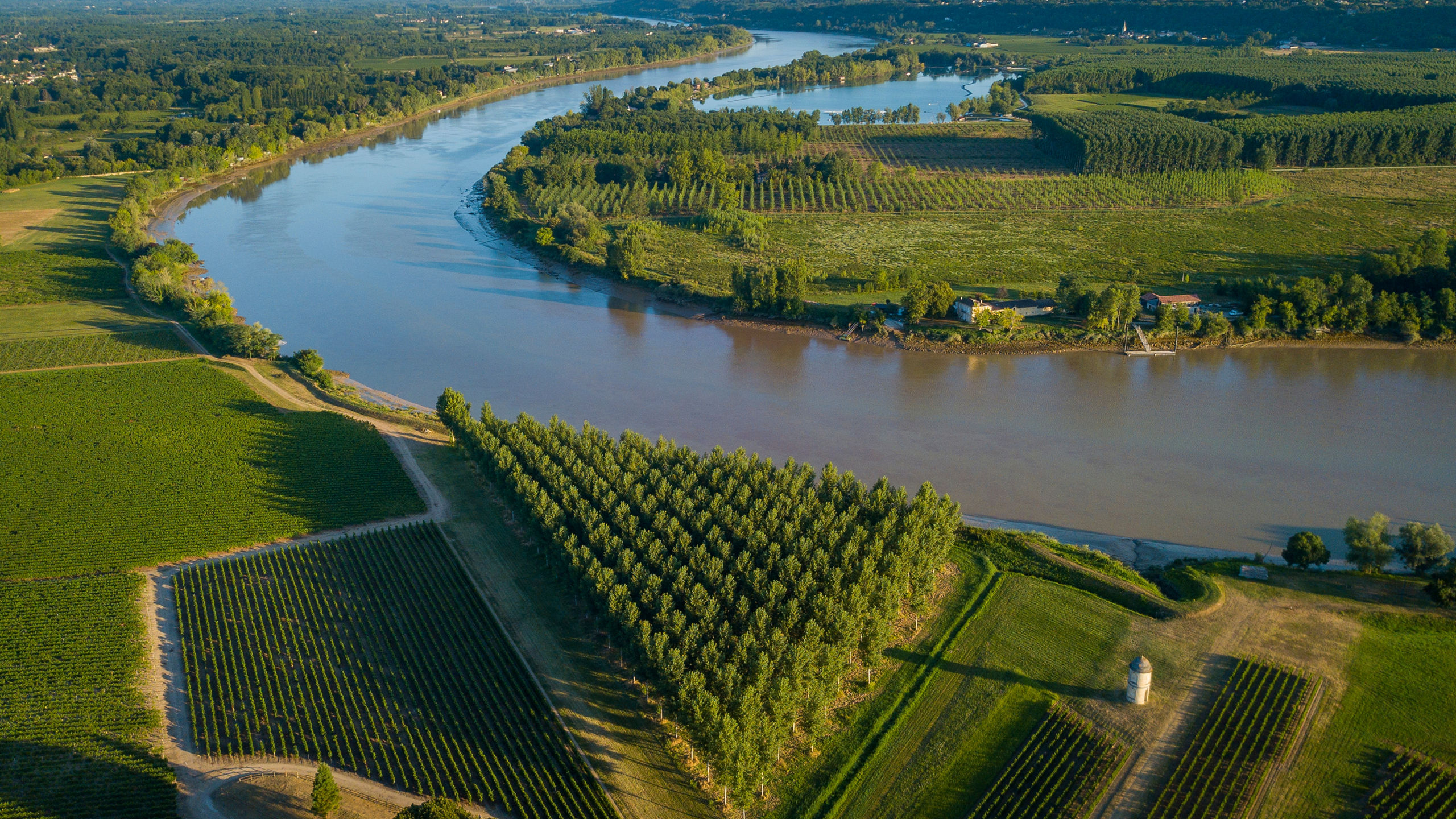 Chateaux, Rivers & Wine