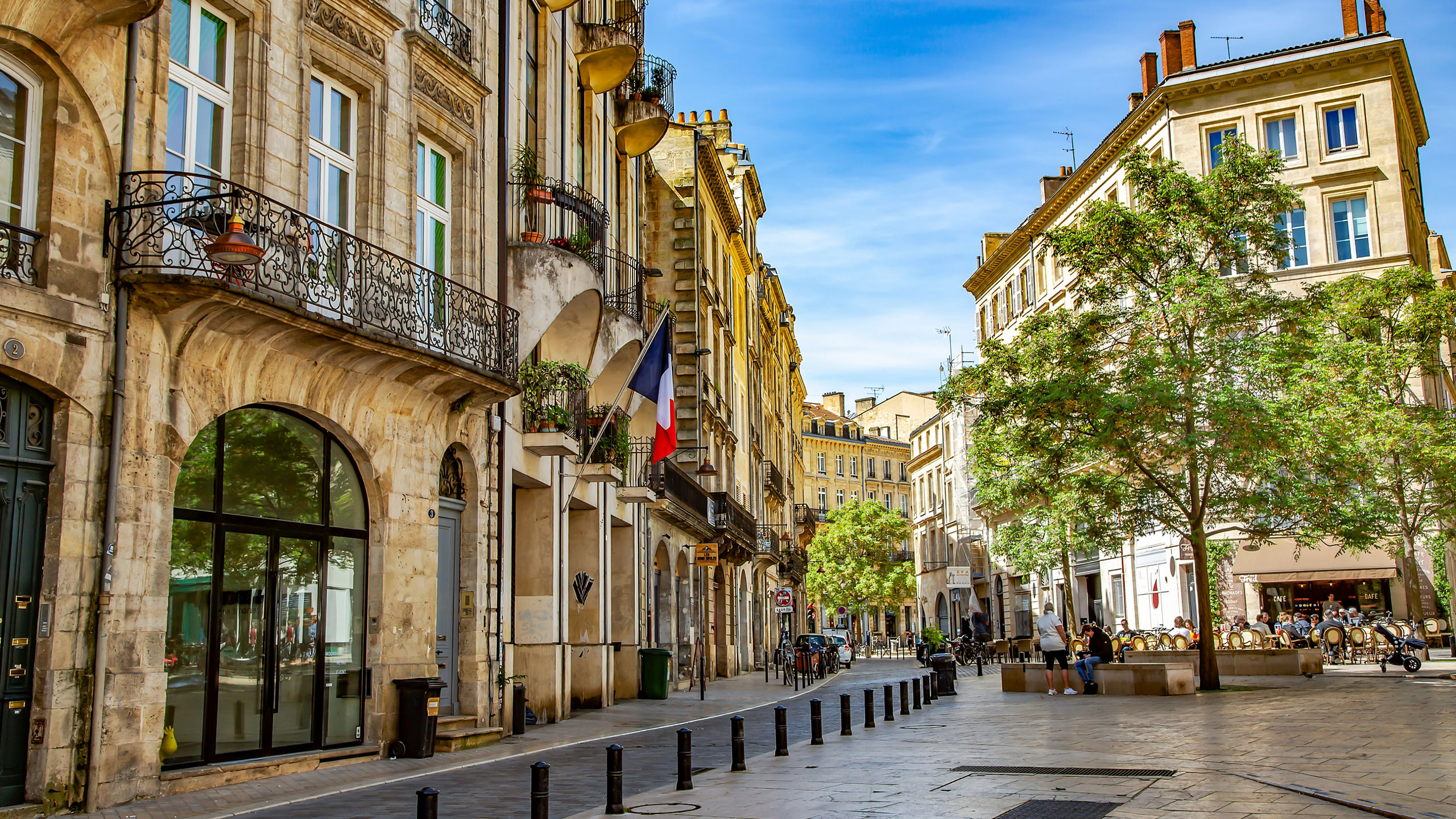 Chateaux, Rivers & Wine