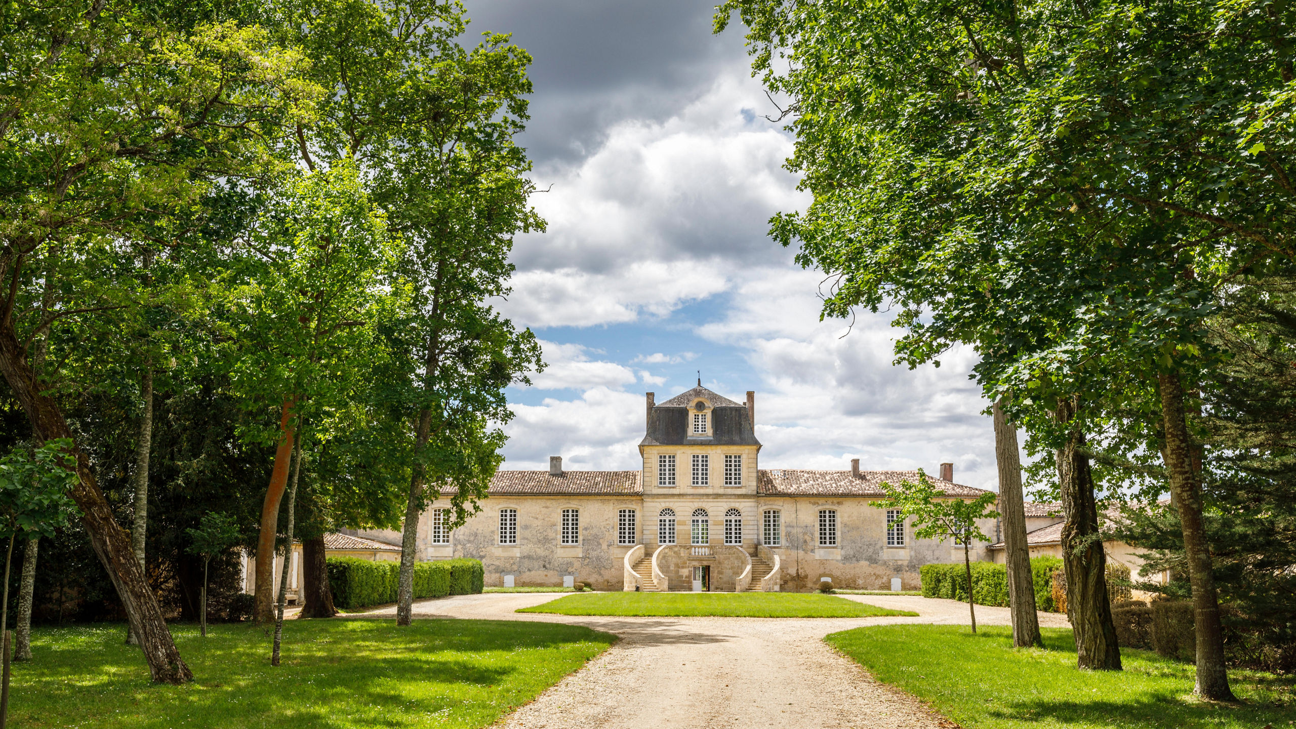 Chateaux, Rivers & Wine