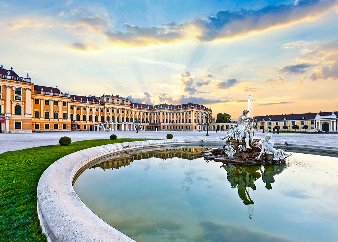 Entrance Court Palace Fountain Vienna