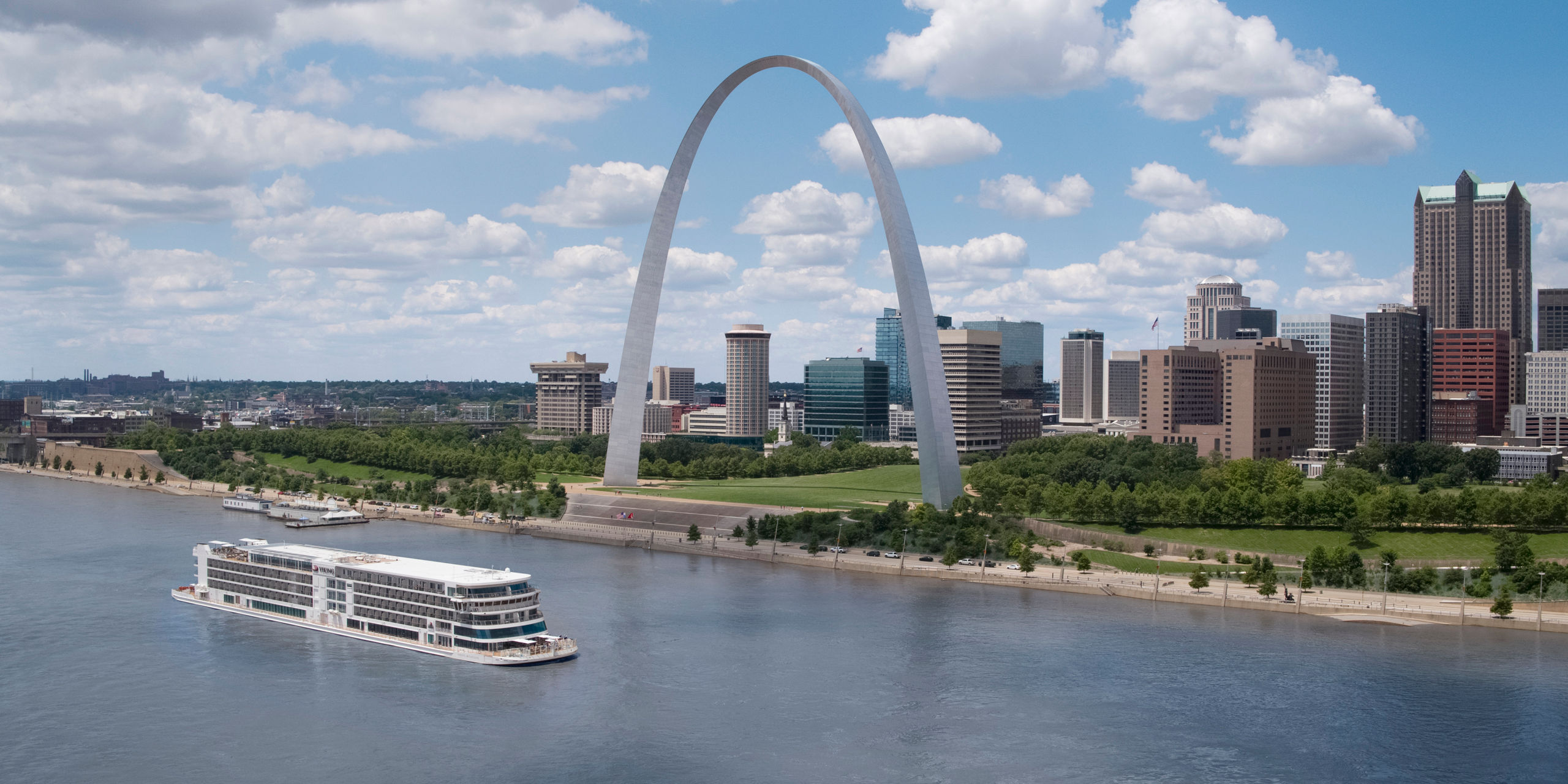 Ship Gateway Arch Mississippi River St Louis