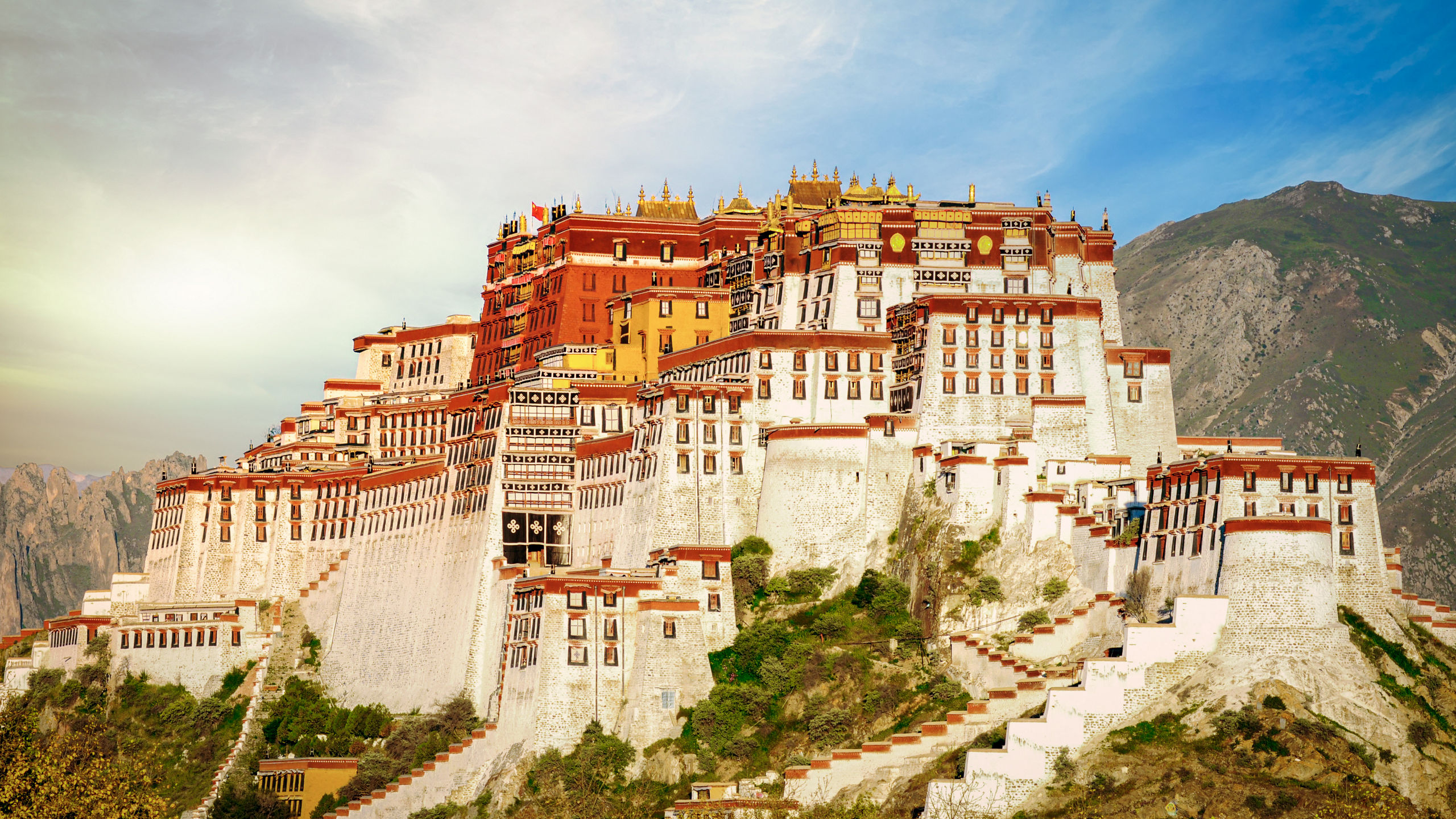 Potala Palace Hazy Sky Hilltop Lhasa