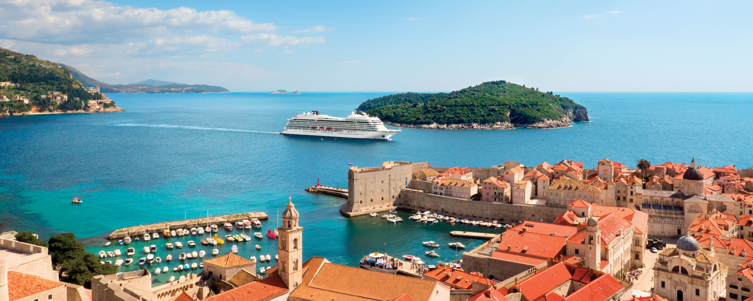Sea Passing Lokrum Island Townscape Dubrovnik