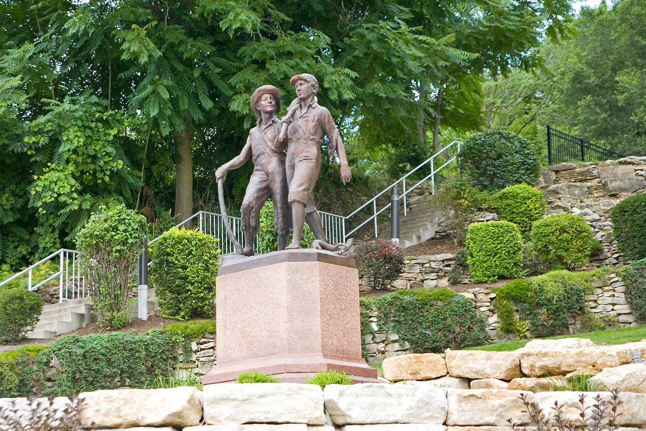 Tom Huck Statue Hannibal Missouri